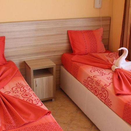 Viva Beach Hotel Pomorie Exteriör bild
