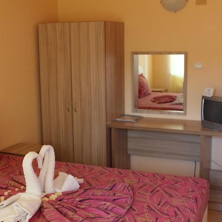 Viva Beach Hotel Pomorie Exteriör bild